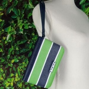 👜 🍒 Vera Bradley Green and Navy Striped Wristlet